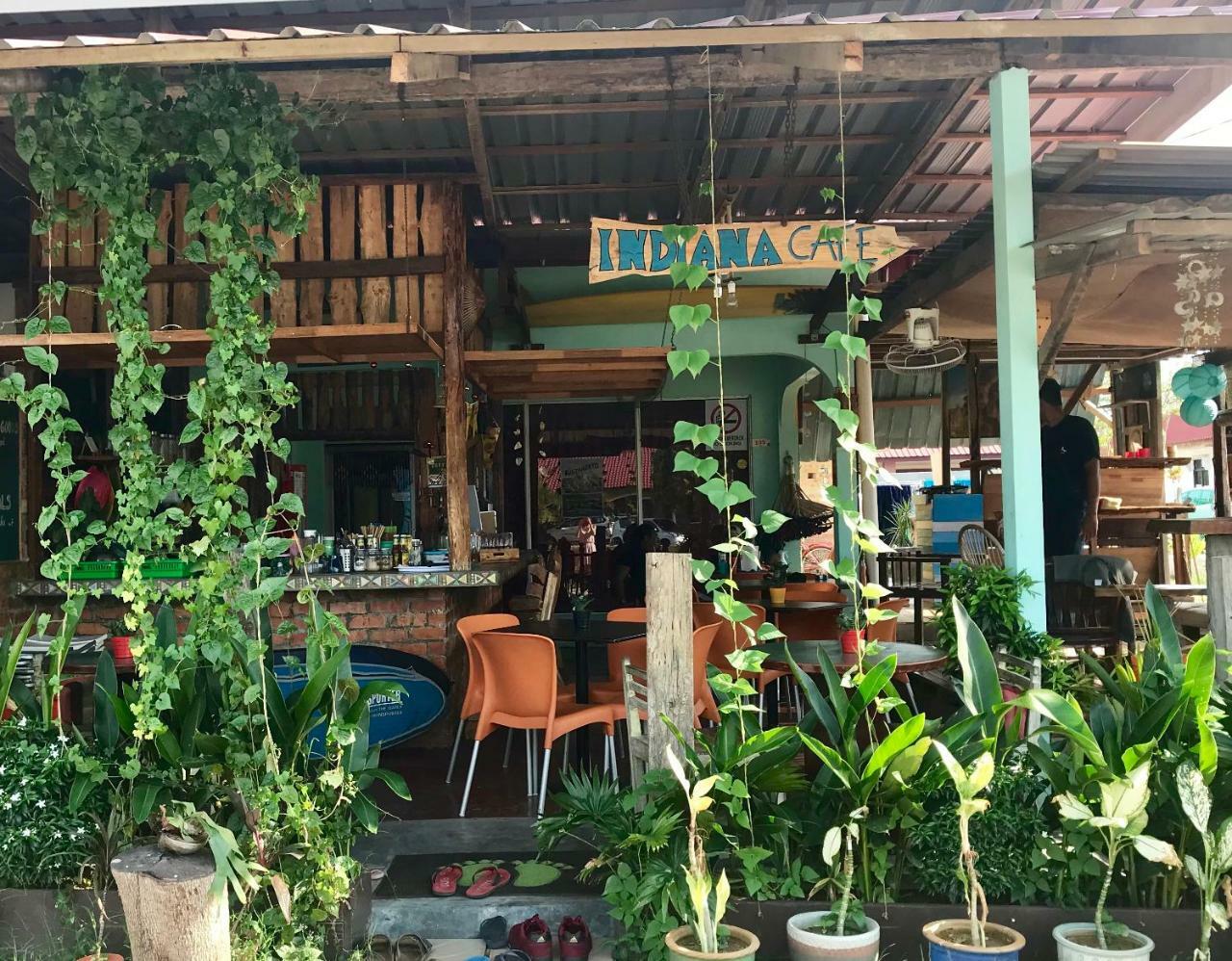 مبيت وإفطار بانتايْ تْشينانغ Indiana Cafe & Dorm المظهر الخارجي الصورة